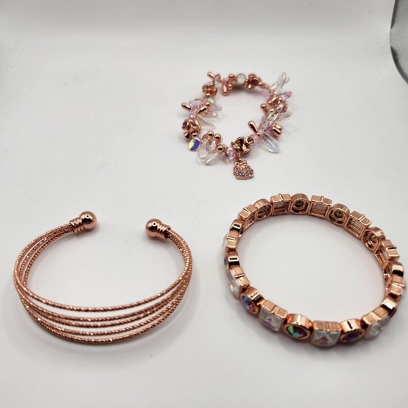 Bomb Party 2023 Holiday Stacks Love Is The Greatest Gift Bracelet RBP6864 NIB - Picture 3 of 8